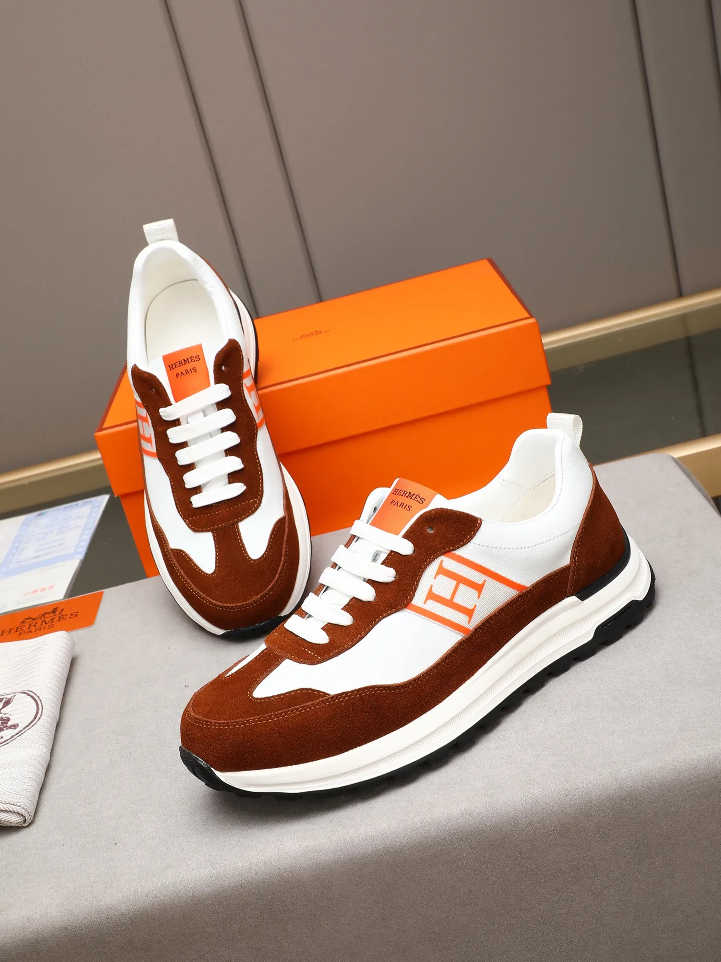 📛📛📛Men's shoes💰P420 (Hermes)🆕Men's color-blocked sneakers, with textured calfskin details. Spliced ​​with original cowhide, this shoe draws inspiration from the equestrian world, integrating technical details and practical functions. Breathable sheep lining, original combination outsole, high-end quality, and every detail is perfectly combined! Size: 38-44 (45 can be customized)